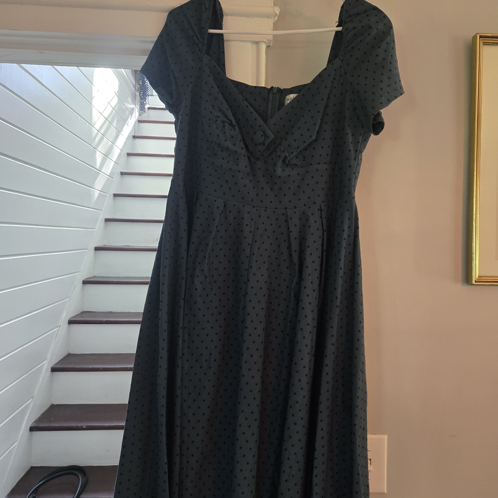 Unique Vintage Black A-Line Midi Dress Sweetheart Neckline